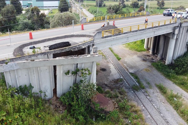 Por falla estructural se abre socavón en paso superior vehicular del bulevar Aeropuerto en Huejotzingo