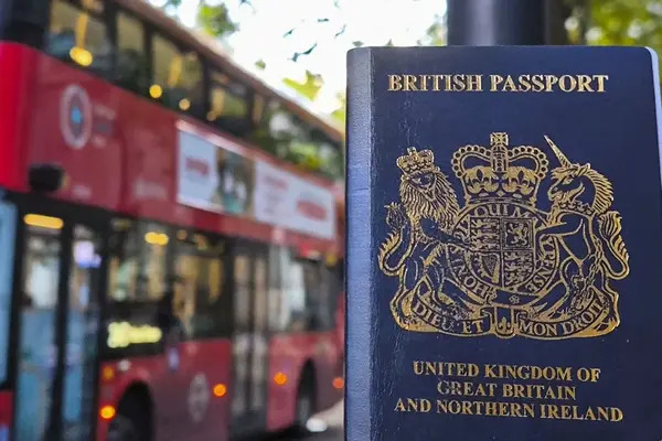 Starmer anunció la introducción de una tarjeta de identificación digital gratuita obligatoria para trabajar o alquilar casa en Reino Unido