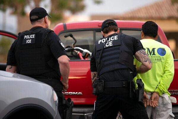 El zar fronterizo de la Casa Blanca confirmó que existen planes para que agentes de inmigración se dirijan a Chicago y ciudades santuario