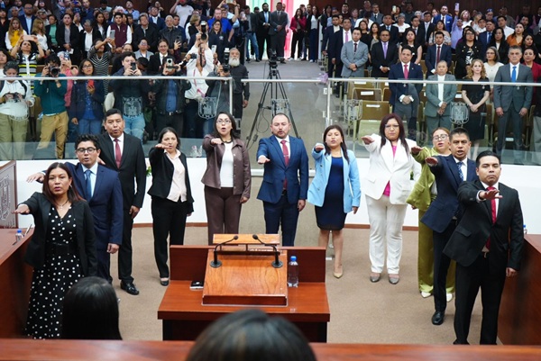 Rinden protesta integrantes del Poder Judicial de Tlaxcala