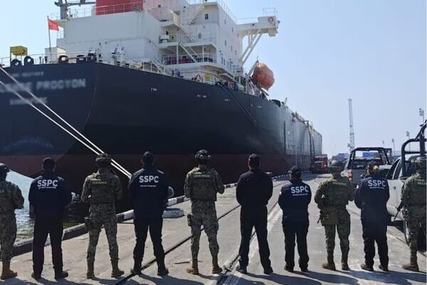 Las personas involucradas en la venta ilegal de combustible fueron puestas a disposición de las autoridades competentes, anunció Harfuch