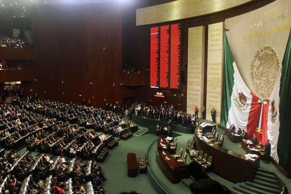 Senado envía a comisiones iniciativa presidencial para modificar la Ley de Amparo y el Código Fiscal