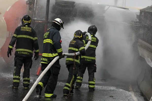 Sube a 20 el número de fallecidos por explosión de pipa de gas en la autopista México-Puebla y puente La Concordia