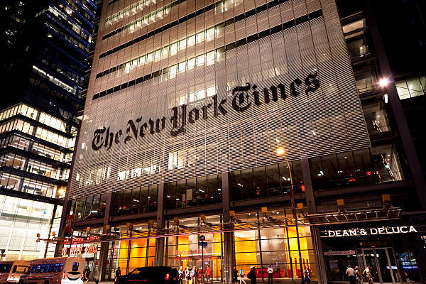 Ayer lunes 15 de septiembre Trump presentó la demanda, que también está dirigida a cuatro reporteros del New York Times y a una editorial
