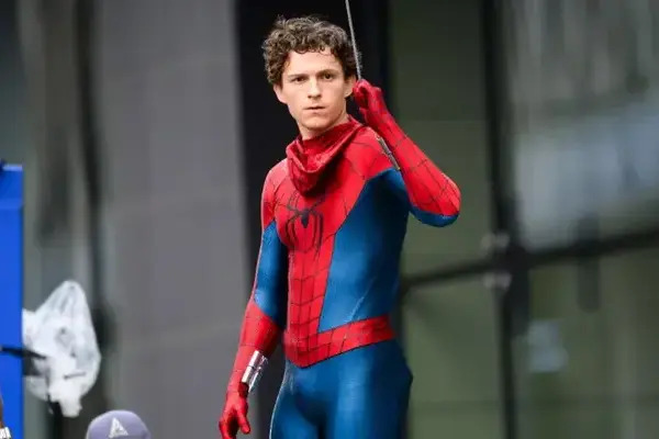 Tom Holland sufrió un accidente durante las grabaciones de la película Spider-Man: Brand New Day, que le valió atención médica urgente