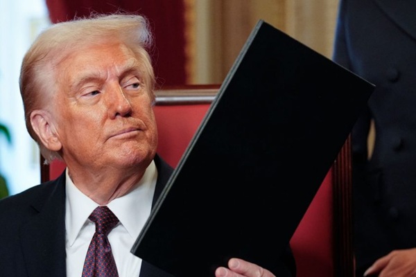 Trump impone arancel del 100% a productos farmacéuticos de empresas sin fábricas en Estados Unidos