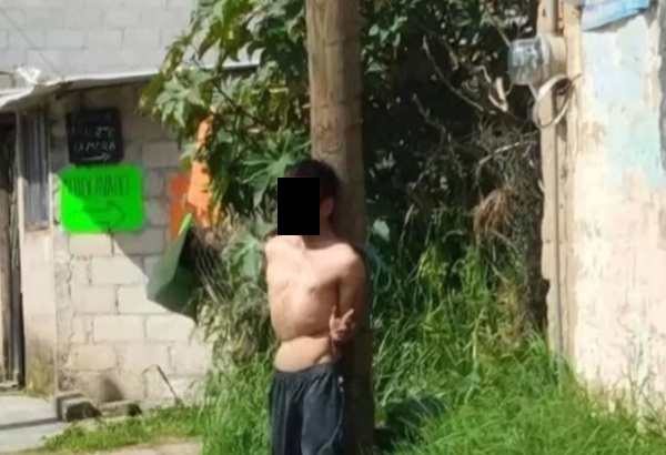 Vecinos de Amozoc amarraron a un poste a un ladróny amenazaron con lincharlo