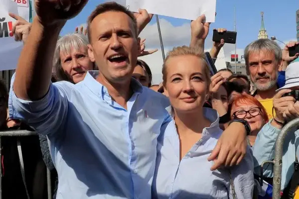 En un video, Yulia Navalnaya dijo que se habían extraído muestras biológicas del cuerpo de Navalny y se habían analizado en dos laboratorios