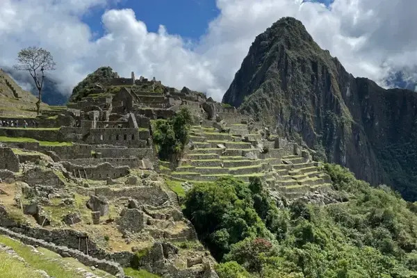 Machu Picchu, la ciudadela inca en Perú, podría perder su reconocimiento como “Nueva Maravilla del Mundo”, título que tiene desde 2007
