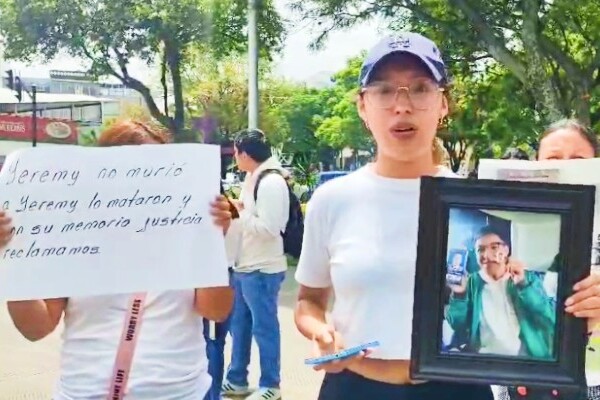 Familiares de Yeremi “N” protestaron frente a la Fiscalía de Puebla para exigir que se agilice la investigación para castigar al responsable