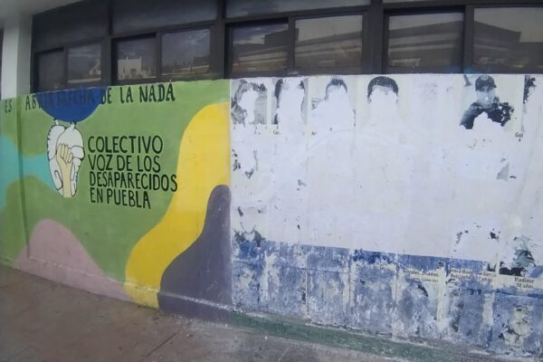 Quitan fotos de búsqueda del colectivo Voz de los Desaparecidos del Centro de Atención Múltiple de Puebla