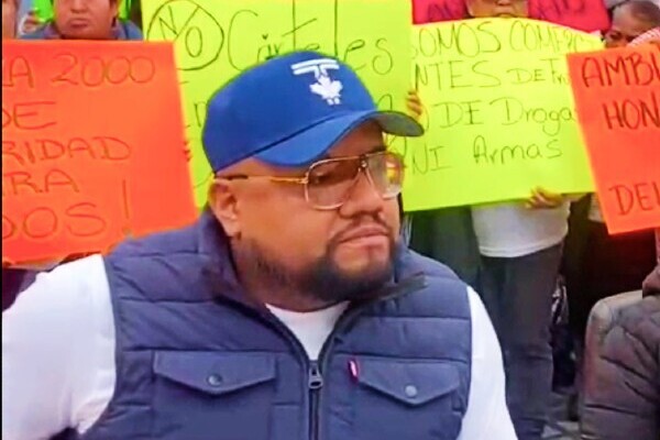 Federico López, alías El Fede, reapareció para ofrecer una conferencia de prensa respaldados por locatarios del Mercado 5 de Mayo