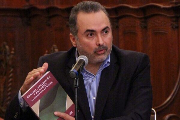 David Villanueva Lomelí ascendió en el gobierno del Estado de México, donde se desempeñó como Director de la Agencia Digital