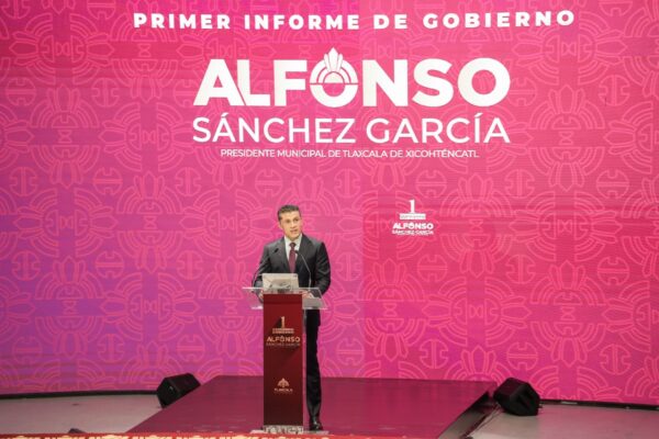Alfonso Sánchez García, presidente municipal de Tlaxcala, rinde su Primer Informe