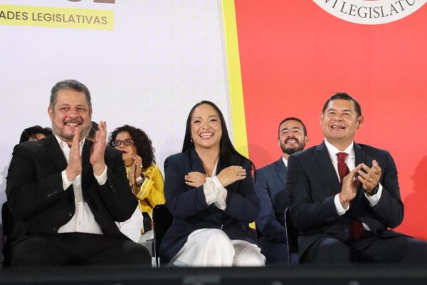 Senadora Liz Sánchez rinde Informe de Actividades Legislativas ante gobernador de Puebla