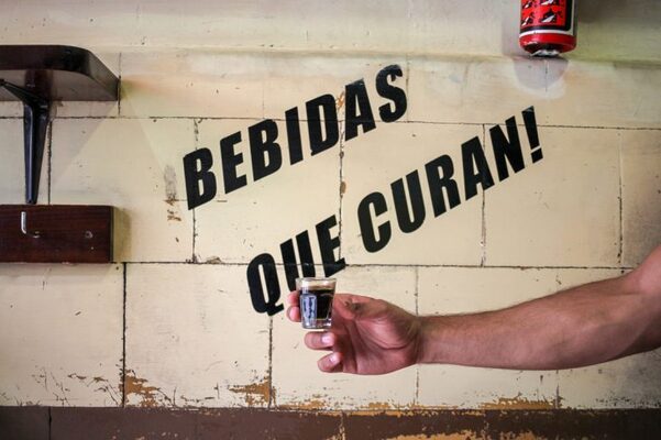 En la Mina de Plata, el ambiente sigue siendo familiar gracias a una regla principal: no se sirven más de tres bebidas por persona