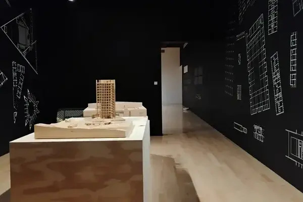 Atlas de Arquitectura Contemporánea ofrece una visión amplia y sistemática de un quehacer arquitectónico con carácter nacional.