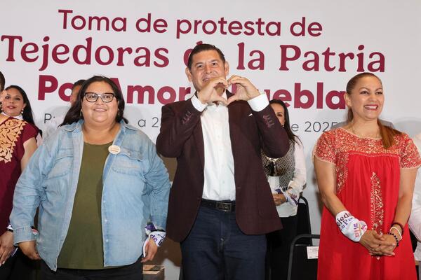 Puebla se convierte en el primer estado en crear la red de Mujeres Tejedoras de la Patria