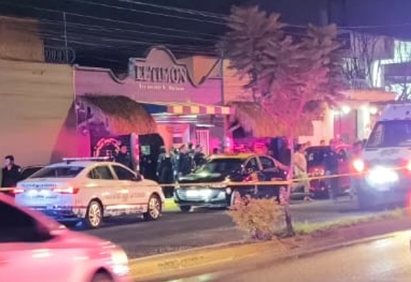 Se registra balacera en Avenida Margaritas por asalto a restaurante El Timón; hay un herido