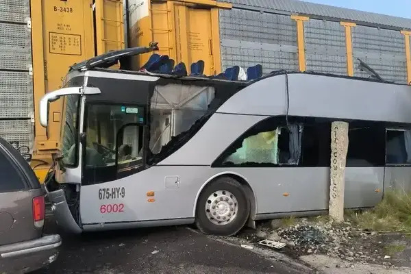 La circulación por esta carretera que une a San Felipe del Progreso y El Oro con Atlacomulco, sigue cerrada a la circulación de automóviles