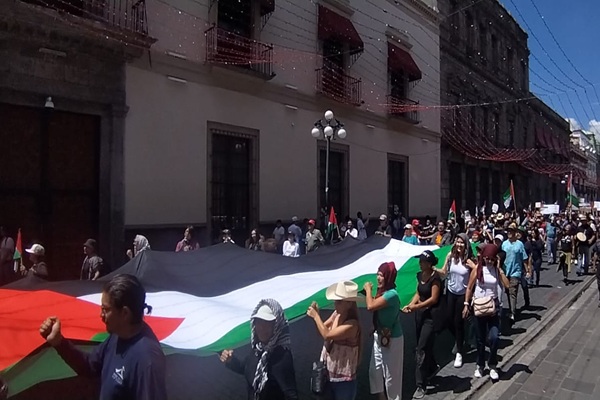 ¡Los niños de Gaza no son una amenaza!, gritan en marcha de activista