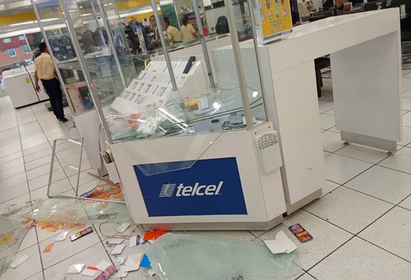 ¡Otro asalto con marros! Grupo criminal asalta sucursal Coppel en Chapulco, Puebla 