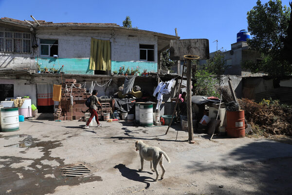 No debe ser fácil para Sheinbaum, llegar a las comunidades de la Sierra Norte de Puebla para atender la emergencia y atestiguar la pobreza