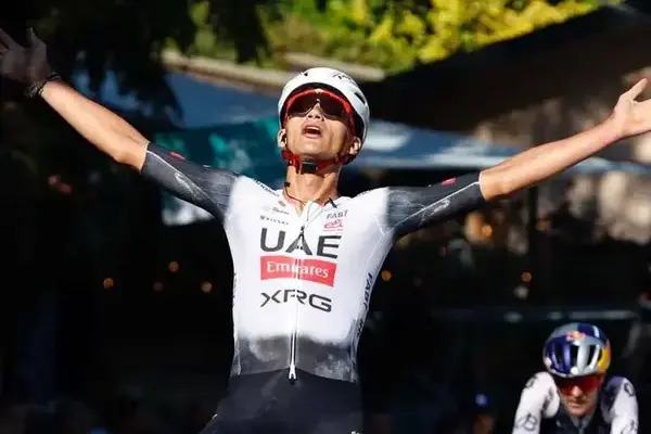 Con este Giro dell’Emilia, Del Toro suma otra clásica a su palmarés, otra página para un calendario en el que va cercando récords