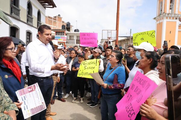 En su visita, Armenta señaló que Tlacuilotepec, Tlaxco y Pahuatlán son los tres municipios más dañados por las lluvias torrenciales