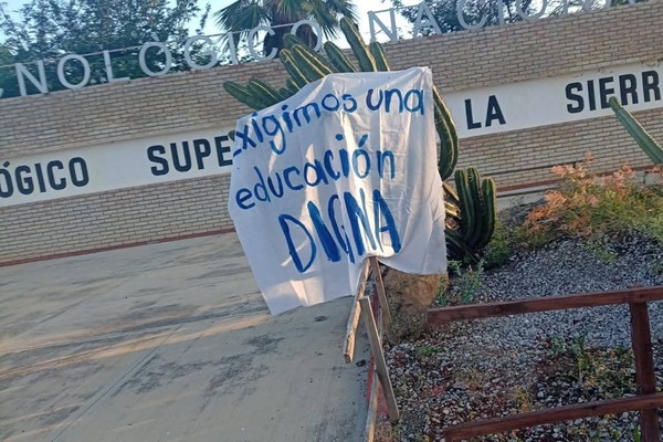 Exigieron la destitución de la directora, señalando que bajo su gestión se han desviado los objetivos académicos del Tecnológico de Ajalpan