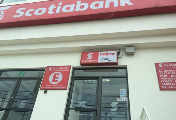 Asaltan a mujer en Calzada Zavaleta