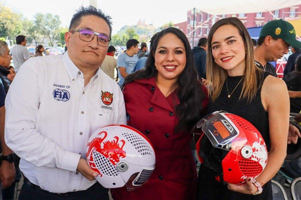 Ayuntamiento de San Pedro Cholula regala cascos certificados a 75 motocicletas