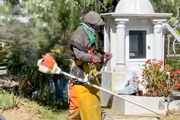 Ayuntamiento de Tlaxcala da mantenimiento al panteón de Atempan e Ixtulco previo a días de muertos