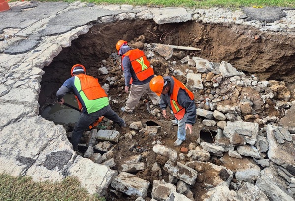 Ayuntamiento vigila reparaciones a cargo de Agua de Puebla en socavones que afectan vialidades