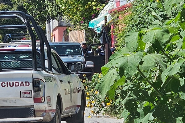 Camioneta robada en Zacachimalpa y dos vehiculos más son halladas con disparos en Totimehuacán