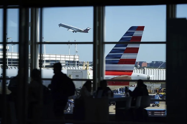Cierre del gobierno intensifica crisis aérea en EE.UU.faltan controladores y aumentan los retrasos