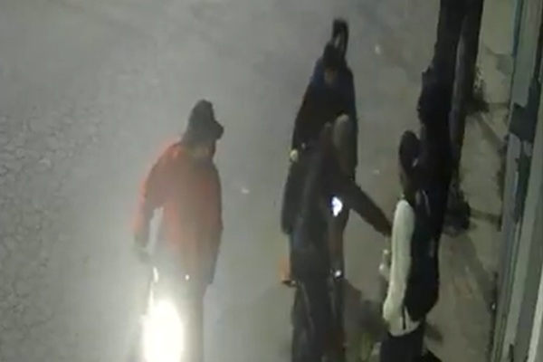 Cinco delincuentes en motocicletas asaltan a personas que esperaban el transporte público en Xonacatepec, Puebla