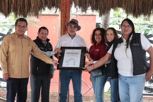 Comisión de Cultura del Congreso de Puebla sesiona en Tehuacán y reconocen a introductor de ganado para elaboración del mole de caderas