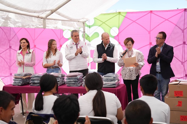 Empresa Hera Apparel SA de CV dona más de 200 pantalones de mezclilla a niñas y niños del DIF Puebla Capital
