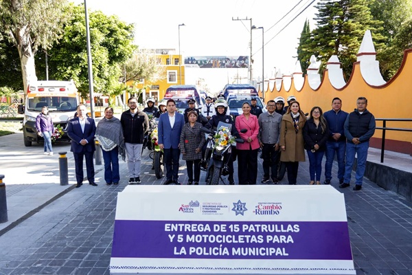 Entrega Lupita Cuautle 15 patrullas y 5 motocicletas para la Policía Municipal de San Andrés Cholula