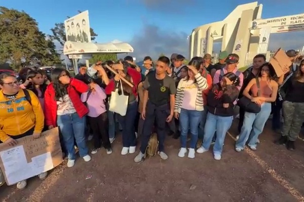 Estalla protesta de alumnos Instituto Tecnológico Superior de Tlatlauquitepec; exigen destitución del director