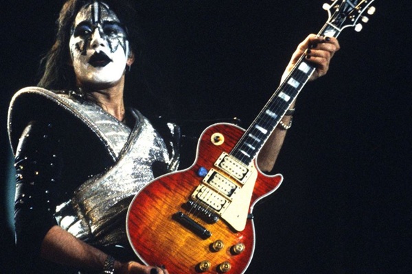 Fallece Ace Frehley, guitarrista fundador de KISS, a los 74 años