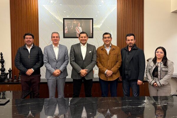 Armenta publicó una fotografía de la Reunión de Trabajo Interinstitucional, donde además de Salomón, estuvo José Luis García y Pepe Chedraui