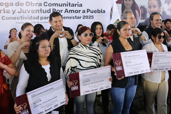 Gobierno de Puebla entregó recursos por 22 mdp para para el programa de Obra Comunitaria para el Deporte y Juventud, así como Becas de Conectividad
