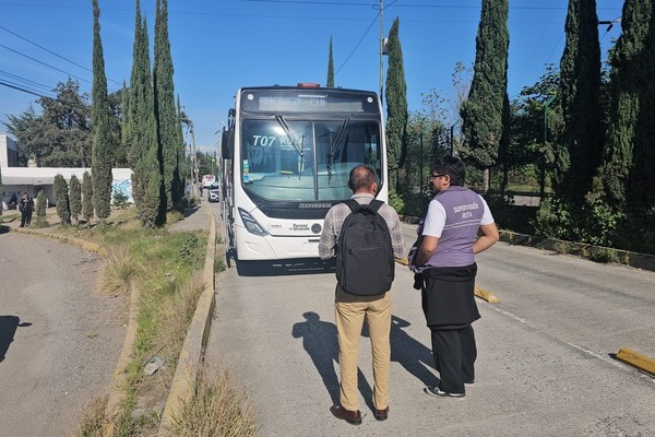 La unidad T07 de la RUTA atropelló a una joven mientras cruzaba por las vías de San Antonio Abad, su salud fue reportada como estable