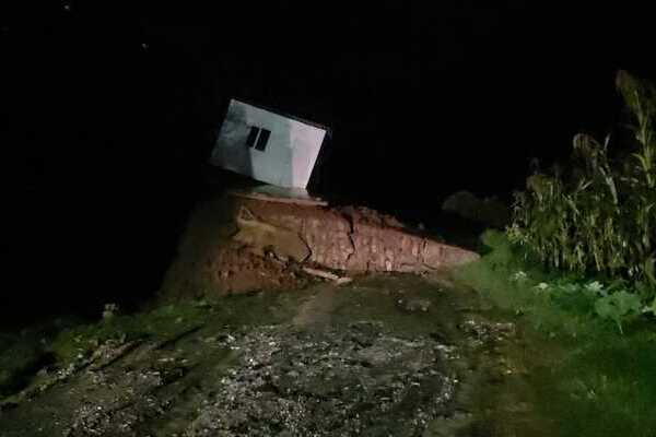 La población de estas comunidades de la Sierra Negra teme que, de continuar las lluvias, se registren nuevos colapsos o deslaves