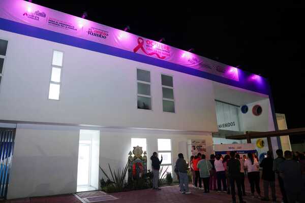 La presidenta municipal de San Andrés Cholula Lupita Cuautle encabezó la jornada “Dale rumbo a tu salud con la prevención del cáncer de mama”