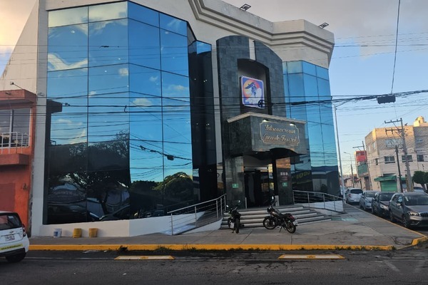 El cuerpo de “Medio metro” llegó a la funeraria Latinoamericana aproximadamente a las 10 de la noche después de los trámites ante la SEMEFO