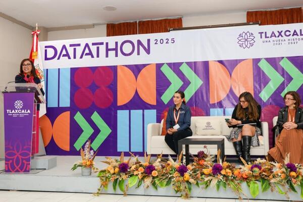 En la segunda edición del Datathon, la secretaria de las Mujeres, Nydia Cano, explicó que la jornada se desarrolla en un formato intensivo