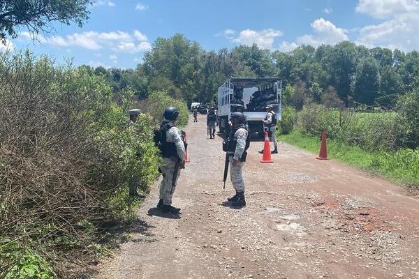 En el municipio de Olintla, Puebla, fue localizado el cadáver de un hombre que fue atacado con arma cortocontundente, similar a un machete